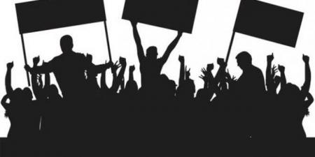 عاجل/ عمّال مصنع السكّر بباجة يحتجّون ويغلقون الطريق