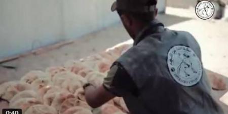«الهلال» تُسهم في توفير الخبز للنازحين في قطاع غزة