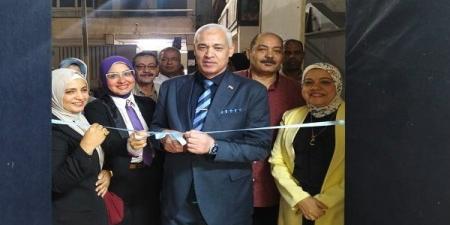 طلاب جامعة أسيوط يعرضون 17 لوحة زيتية في معرض تجليات ذاتية بكلية التربية النوعية