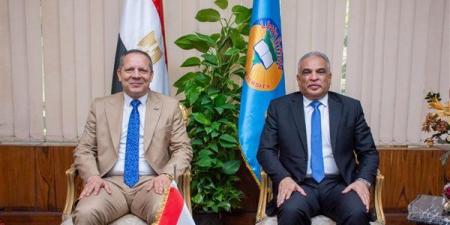 رئيس جامعة طنطا يؤكد على أهمية تضافر الجهود بين الجامعات المصرية