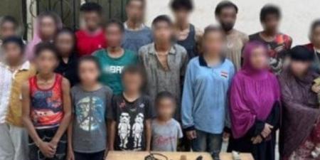 حبس 15 لاتهامهم بإدارة عصابة الثقب الأسود لاستغلال الأطفال
