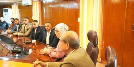 محافظ أسيوط يلتقي خريجي كلية الهندسة