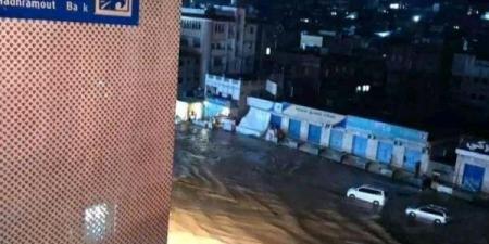 محافظ حضرموت يشكّل لجنة لحصر أضرار السيول