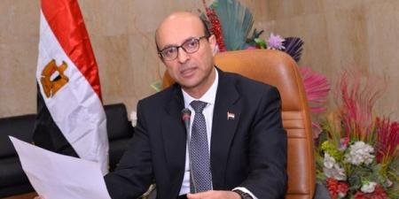 الدكتور المنشاوي يقرر صرف مكافأة استثنائية للعاملين بجامعة أسيوط
