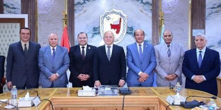 جامعة سوهاج تختار عمداء الألسن والصيدلة وفق رؤية مستقبلية وبمعايير صارمة