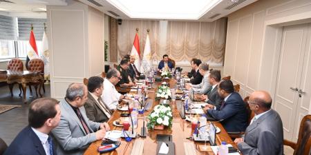 وزير الرياضة ومحافظ بورسعيد يتابعان معدلات تنفيذ استاد المصري