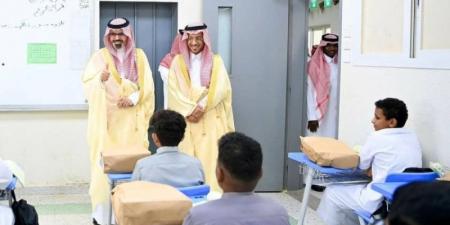 نائب أمير جازان يشهد انطلاقة العام الدراسي الجديد بمدارس المنطقة