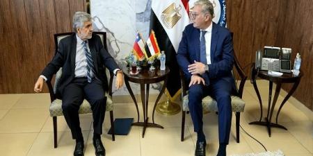 وزير البترول يبحث مع وفد «إيناب سيبترول» التشيلية خطط عملها