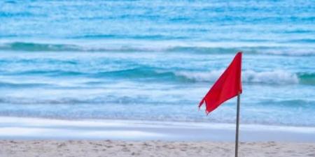 بعد مأساة أبو تلات.. خبراء الإنقاذ يكشفون علامات قاتلة على الشاطئ يجب أن تحذرها