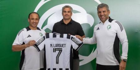 مدير الإدارة الرياضية في نادي بوتافوغو البرازيلي يزور معسكر الأخضر تحت20