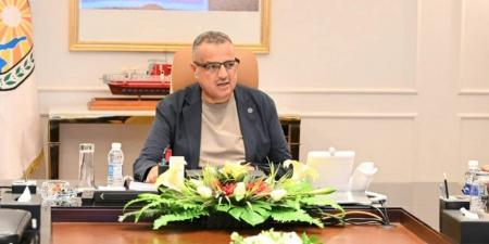 محافظ جنوب سيناء يوجه بدعم القيادات الشابة وفق الكفاءات لتطوير الأداء وتحسين خدمة المواطنين