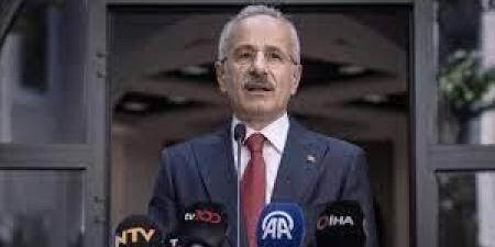 مخالفة وزير النقل التركي لتجاوزه السرعة الأقصى على الطريق