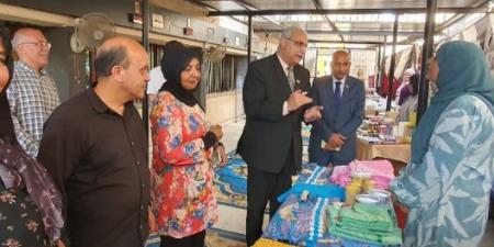 مدير تعليم القليوبية يتفقد الاستعدادات لمعرض "المدرسة المنتجة"