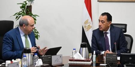 "مدبولي" يتابع الموقف التنفيذي لمشروع "مبنى 4" بمطار القاهرة الدولي