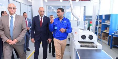 وزير العمل ومحافظ القليوبية يتفقدان مركز العربي للبحوث والتطوير