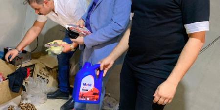 ضبط 2 طن زيوت مجهولة المصدر بمصنعين لاعادة تعبئة زيوت السيارات
