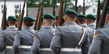 بسبب التطرف اليميني.. تسريح ما يقرب من 100 جندي من الجيش الألماني