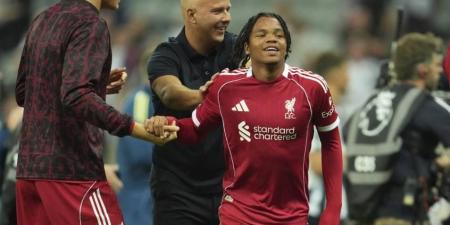 لاعب مراهق يخطف أضواء الأمسية المجنونة بين ليفربول ونيوكاسل
