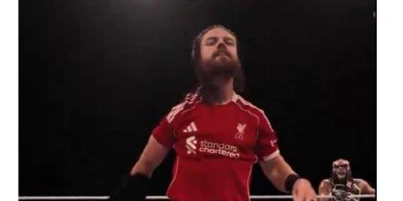 مصارع يشعل معركة ليفربول ونيوكاسل على إيزاك