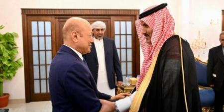 كشف الإعاشة.. رواتب بالعملة الصعبة لمسؤولين خارج اليمن تُثير الجدل