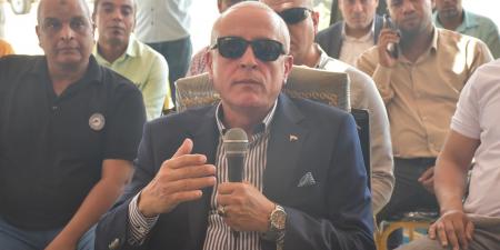 ويتفقد مستشفى القرنة الجديدة ومشروعات البنية التحتية والخدمات
