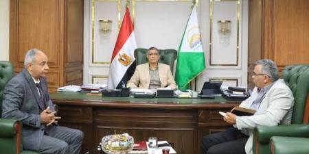 النجار يلتقي مساعد وزير الصحة لبحث دعم وتطوير المنشآت الطبية