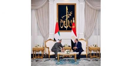 الرئيس السيسي يستقبل الشيخ محمد بن زايد في مطار العلمين