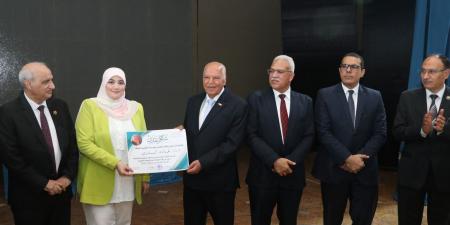 "خلف الزناتي" يكرم قيادات ومعلمين الإسماعيلية المتميزين ..صور
