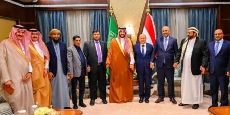 مصادر سياسية: بن سلمان يرفض رؤية الأحزاب اليمنية لإصلاح وهيكلة المجلس الرئاسي