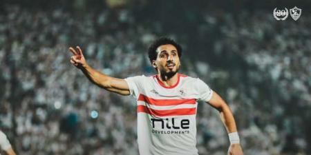 أحمد حمدي يؤازر الزمالك أمام فاركو من مدرجات ملعب السلام