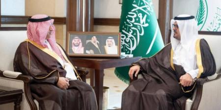 نائب أمير مكة يستعرض مشروعات التعليم
