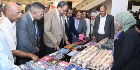 محافظ قنا يشارك في المنتدى الاقتصادي الإقليمي لريادة الأعمال 