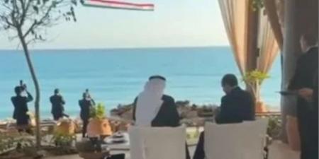 الرئيس عبد الفتاح السيسى والشيخ محمد بن زايد بأحد مطاعم مدينة العلمين الساحرة (فيديو)
