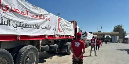 زاد العزة.. قافلة المساعدات الإنسانية الـ24 تدخل إلى الفلسطينيين بقطاع غزة