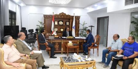 محافظ قنا يستقبل رئيس جهاز المدينة الجديدة لبحث سبل التعاون