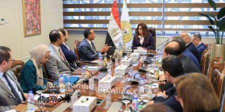 وزيرة التنمية المحلية و "الهابيتات" يبحثان وسائل التكيف مع المناخ