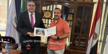 مدير صحة المنوفية يكرم مدير الطوارئ بعد عودته من بعثة الصين