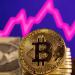 بتكوين ترتفع إلى 102385 دولاراً