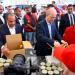 وزير الخارجية ورئيس الوزراء الفلسطيني يزوران المركز اللوجيستي لجميعة الهلال الأحمر المصري