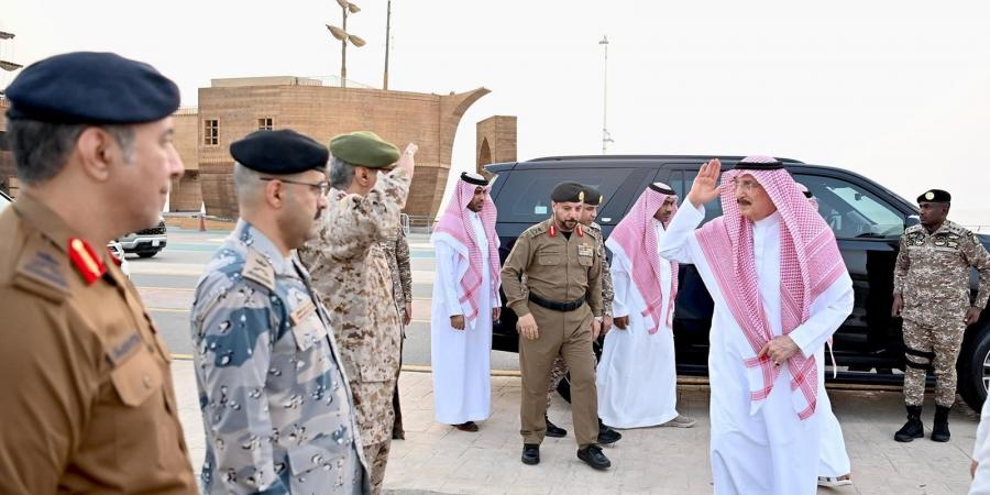 أمير جازان يشارك رجال الأمن في الميدان إفطارهم الرمضاني