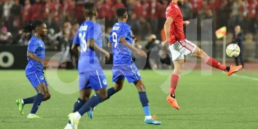 سبب مفاجئ وراء تغيير حكم مباراة الأهلي والهلال في دوري الأبطال