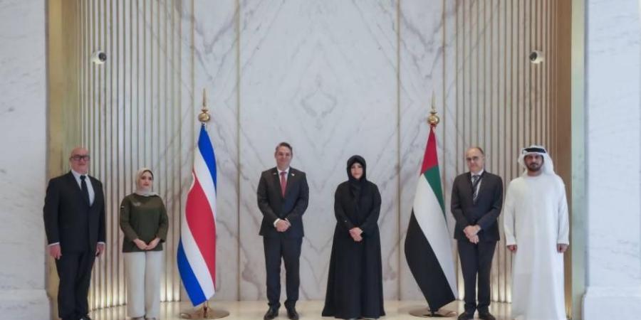 لطيفة بنت محمد تبحث التعاون مع وزير ثقافة كوستاريكا