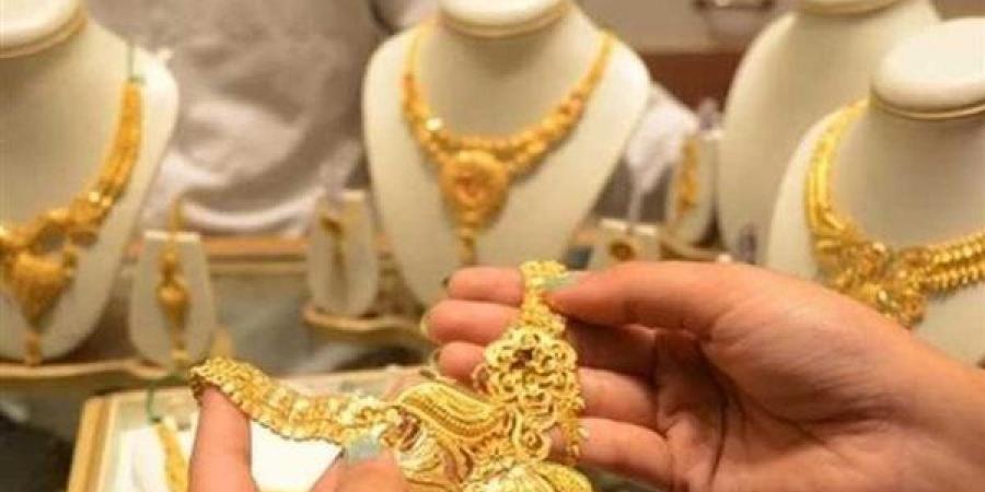 سعر الذهب اليوم الجمعة 2 مايو 2025 في بداية التعاملات بعد الانخفاض الجديد.. وعيار 21 الآن