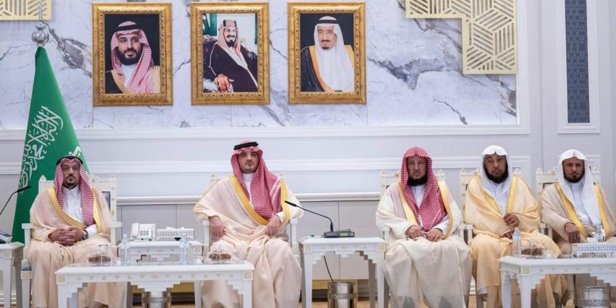 وزير الداخلية ينقل تحيات القيادة لأهالي منطقة القصيم