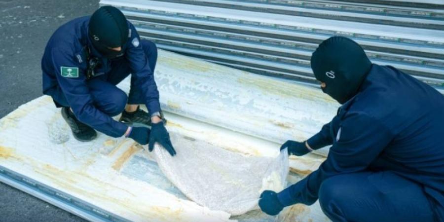 الزكاة والضريبة والجمارك تُحبط تهريب 1.5 مليون حبة من الكبتاجون بميناء جدة الإسلامي