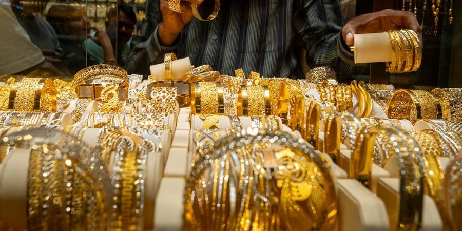 الذهب يفقد 135 جنيهًا خلال أسبوع 