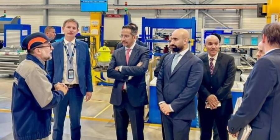 الخريّف يبحث الفرص المتبادلة في صناعة المروحيات مع إيرباص هيليكوبترز