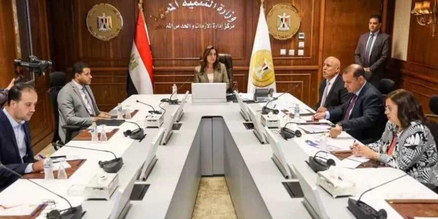 وزيرة التنمية المحلية تتابع مع سكرتيري عموم المحافظات الموقف التنفيذي لمنظومات التصالح والمتغيرات المكانية وتقنين أراضي الدولة ومشروعات الخطة الاستثمارية