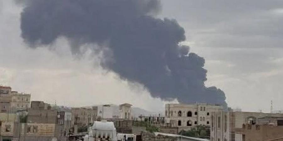 جيش الاحتلال يشن غارات على مطار صنعاء ويدمر طائرات مدنية