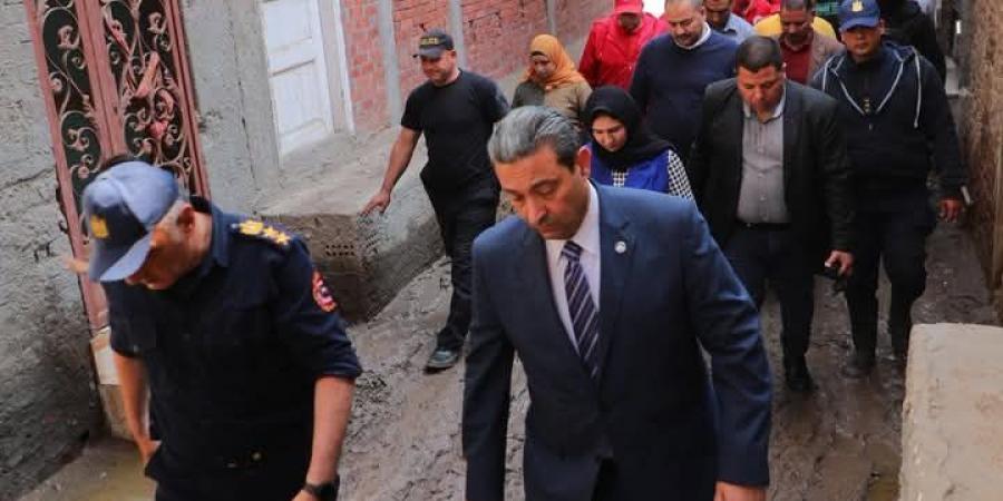 الشهابى يزور قرية الوسطاني ويشهد توزيع المساعدات على المتضررين 